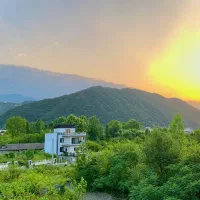 1000باغ-آباد-80متر-بنای-قدیمی-در-میدان-فرمانداری