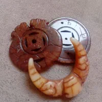 گردنی کهنه سنگ یشم