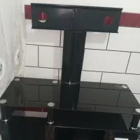 میز تلویزیون کار کرده