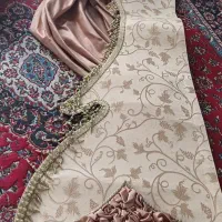 والان کتیبه بالای پرده