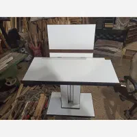 تعدادی میز سنتور همراه با جای نت