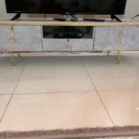 میز تلویزیون در حد نو بدون خش و زدگی
