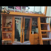 تخت  و کمد لباس وعروسک نوجوان