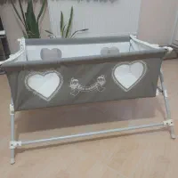 گهواره کنار مادر