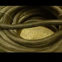 مقداری کابل 1ونیم بهمراه دوشاخه وسه راهه صنعتی