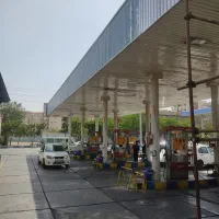 کارگر پمپ بنزین