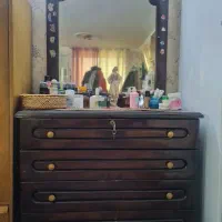 آینه و دراور چوبی چهارکشو قفل دار