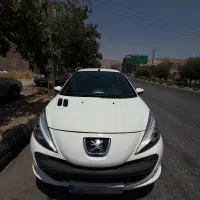 ماشین 207 سفید
