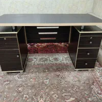 میز اداری شیک و تمیز