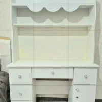 میز تحریر کتابخانه دار