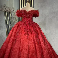 خیاط حرفه ای لباس عروس و وردست کمکی در مزون