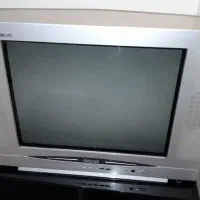 تلوزیون و میز