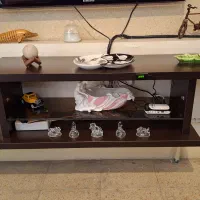 یک عدد زیر تلویزیونی دیواری MDF در حد نو