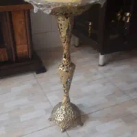 یک عدد جا میوه ای برنجی  کنار سالنی  در حد نو