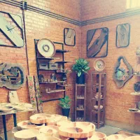 تولید و فروش انواع میز وساعت و آینه و اکسسوری چوبی