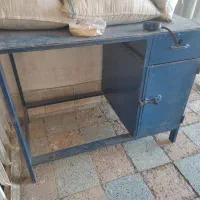 میز کار آهنی