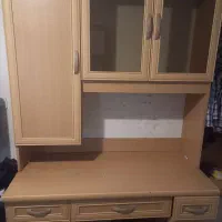 میز تحریر همراه با کتابخانه