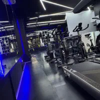 فروشنده بوفه باشگاه
