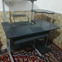 میز کامپیوتر در حد نو.سالم سالم