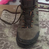 کفش کوهنوردی  در زوایای مختلف عکس گرفته شده