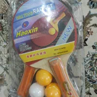 یک جفت راکت پینگ پنگ نوی نو با سه تا توپ آکبند