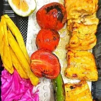 سرمایه‌گذار در کترینگ و آشپز خانه ایرانی