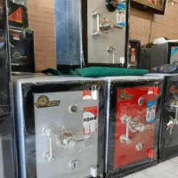 گاوصندوق ایستاده