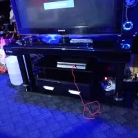 میز تلویزیون شیشه ای