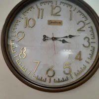 ساعت دیواری نو. نو بزرگ