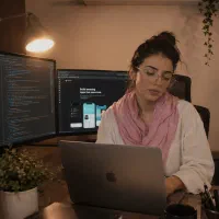 برنامه‌نویس تخصصی وب‌سایت و اپلیکیشن موبایل