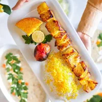 صندوق دار و آشپز خانوم