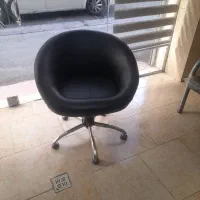 صندلی کوتاهی.ترولی. آینه