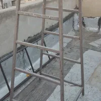 چهارپایه آهنی محکم
