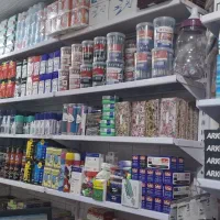 فروشنده جوان