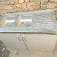سینک دوقلو با کابینت و کابینت بالا و آبچکان فلزی