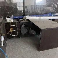 میز اداری به همراه فای و کتابخانه