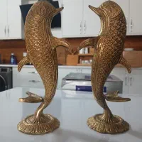 یک جفت مجسمه‌ی دلفین