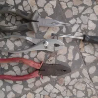 تعدادی آچار وانبر دمباریک
