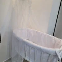 گهواره کنار مادر