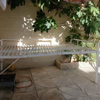 تخت آهنی