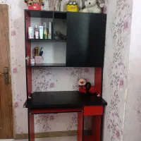 میز تحریر با کتابخانه