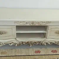 میزتی وی وساعت ایستاده