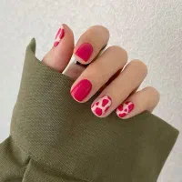 دعوت به همکاری در لاین ناخن و مژه و پاکسازی پوست