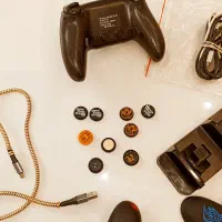 دسته ps4طرح فایو نونو و روکش و سرانالوگ و شارژر