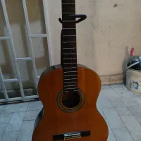 گیتار آریا Ak-20 به همراه پایه