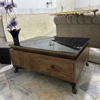 میز جلو میلی و یک عدد کتیبه پرده