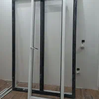 درب پی وی سی در حد نو یک طرف لمینت مشکی