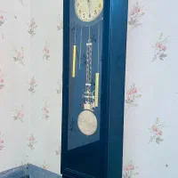 مبل راحتی و کمد و بوفه و تخت خواب و ساعت