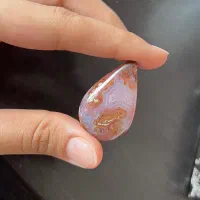 دو نگین عقیق دست‌تراش و پولیش‌شده طرح طبیعی خاص