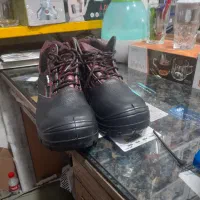 یک جفت کفش ایمنی